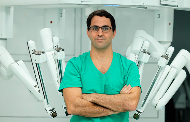 urologista — urologista em Vitória ES — médico urologista — especialista em urologia — consulta com urologista — clínica de urologia — clínica urológica em Vitória ES — especialista em próstata em Vitória ES — cirurgia robótica em Vitória ES — cirurgia robótica — cirurgia de próstata — biópsia da próstata — tratamento para próstata — tratamento para pedra nos rins — litotripsia — vasectomia — reversão de vasectomia — dor ao urinar — sangue na urina — dificuldade para urinar — próstata inflamada — aumento da próstata — sintomas da próstata — dor nos rins — pedra nos rins — infecção urinária — cistite — câncer de próstata — câncer urológico — HPB — hiperplasia prostática benigna — disfunção erétil — ejaculação precoce — incontinência urinária — saúde do homem — saúde masculina — especialidades urológicas — tratamentos urológicos — exames urológicos — consultório de urologia — urologista especialista — perguntas frequentes urologia — saúde da próstata — contato urologista — urologista particular em Vitória ES — urologista recomendado em Vitória ES — urologista especialista em Vitória ES